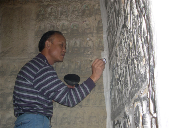 巩义石窟寺皇帝礼佛图15.jpg